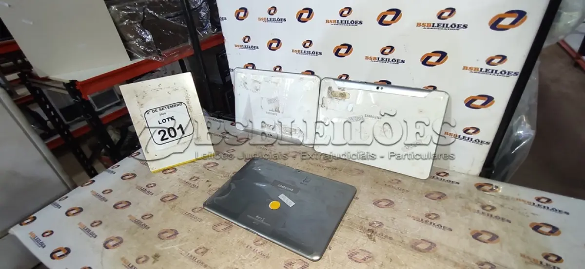 LOTE 201 - 03 TABLETS MARCA SAMSUNG SEM FONTE. (NO ESTADO) ATENÇÃO! FAZER A VISITAÇÃO ANTES DE ARREMATAR, NÃO SABEMOS SE FUNCIONA, LEILÃO NÃO TEM GARANTIA E NEM DEVOLUÇÃO, SUJEITO A POSSÍVEIS AVARIAS VISÍVEIS/OCULTAS E/OU AUSÊNCIA DE COMPONENTES.