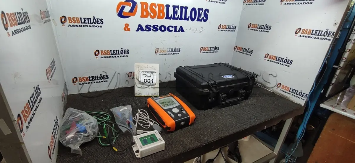 LOTE 001 - 01 TRAÇADOR CURVA IV 500W 1500V MARCA HT. (NO ESTADO) ATENÇÃO! FAZER A VISITAÇÃO ANTES DE ARREMATAR, NÃO SABEMOS SE FUNCIONA, LEILÃO NÃO TEM GARANTIA E NEM DEVOLUÇÃO, SUJEITO A POSSÍVEIS AVARIAS VISÍVEIS/OCULTAS E/OU AUSÊNCIA DE COMPONENTES.