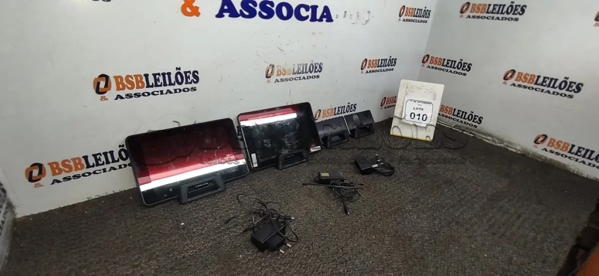 LOTE 010 - 02 SMARTPHONES COLETOR DE DADOS MARCA QUANTUM E 02 TABLETS ESCOLARES MARCA POSITIVO COM CARREGADOR. (NO ESTADO) ATENÇÃO! FAZER A VISITAÇÃO ANTES DE ARREMATAR, NÃO SABEMOS SE FUNCIONA, LEILÃO NÃO TEM GARANTIA E NEM DEVOLUÇÃO, SUJEITO A POSSÍVEIS AVARIAS VISÍVEIS/OCULTAS E/OU AUSÊNCIA DE COMPONENTES.