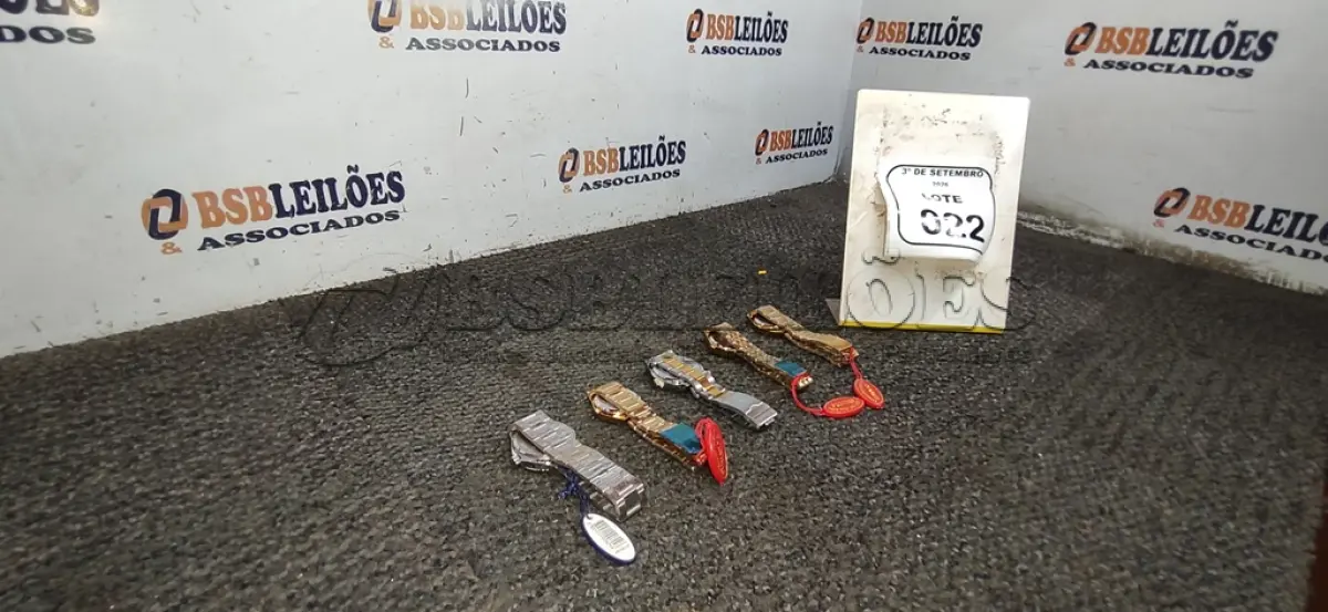 LOTE 022 - 05 RELÓGIOS DE PULSO DE MODELOS DIVERSOS. (NO ESTADO) ATENÇÃO! FAZER A VISITAÇÃO ANTES DE ARREMATAR, NÃO SABEMOS SE FUNCIONA, LEILÃO NÃO TEM GARANTIA E NEM DEVOLUÇÃO, SUJEITO A POSSÍVEIS AVARIAS VISÍVEIS/OCULTAS E/OU AUSÊNCIA DE COMPONENTES.