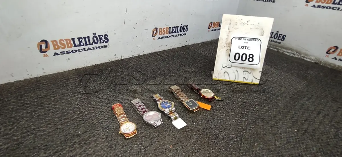 LOTE 008 - 05 RELÓGIOS DE PULSO DE MODELOS DIVERSOS. (NO ESTADO) ATENÇÃO! FAZER A VISITAÇÃO ANTES DE ARREMATAR, NÃO SABEMOS SE FUNCIONA, LEILÃO NÃO TEM GARANTIA E NEM DEVOLUÇÃO, SUJEITO A POSSÍVEIS AVARIAS VISÍVEIS/OCULTAS E/OU AUSÊNCIA DE COMPONENTES.