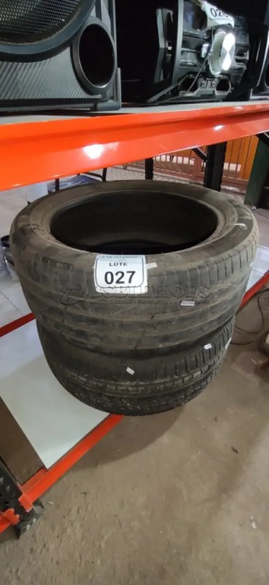 LOTE 027 - 01 PNEU 275/45 R20 E 01 PNEU 275/40 2R 20. (NO ESTADO) ATENÇÃO! FAZER A VISITAÇÃO ANTES DE ARREMATAR, NÃO SABEMOS SE FUNCIONA, LEILÃO NÃO TEM GARANTIA E NEM DEVOLUÇÃO, SUJEITO A POSSÍVEIS AVARIAS VISÍVEIS/OCULTAS E/OU AUSÊNCIA DE COMPONENTES.