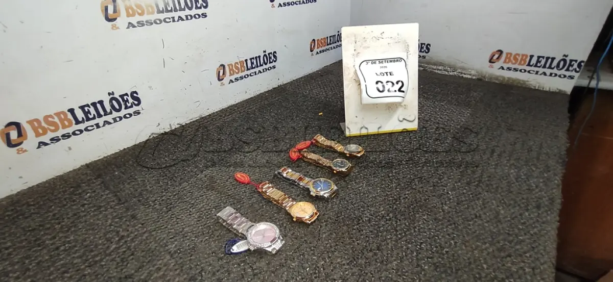 LOTE 022 - 05 RELÓGIOS DE PULSO DE MODELOS DIVERSOS. (NO ESTADO) ATENÇÃO! FAZER A VISITAÇÃO ANTES DE ARREMATAR, NÃO SABEMOS SE FUNCIONA, LEILÃO NÃO TEM GARANTIA E NEM DEVOLUÇÃO, SUJEITO A POSSÍVEIS AVARIAS VISÍVEIS/OCULTAS E/OU AUSÊNCIA DE COMPONENTES.