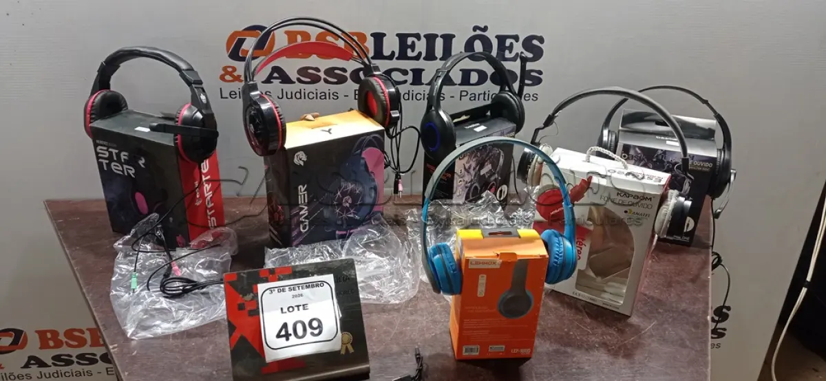 LOTE 409 - 06 HEADPHONES GAMERS DE MARCA E MODELOS DIVERSOS. (NO ESTADO) ATENÇÃO! FAZER A VISITAÇÃO ANTES DE ARREMATAR, NÃO SABEMOS SE FUNCIONA, LEILÃO NÃO TEM GARANTIA E NEM DEVOLUÇÃO, SUJEITO A POSSÍVEIS AVARIAS VISÍVEIS/OCULTAS E/OU AUSÊNCIA DE COMPONENTES.