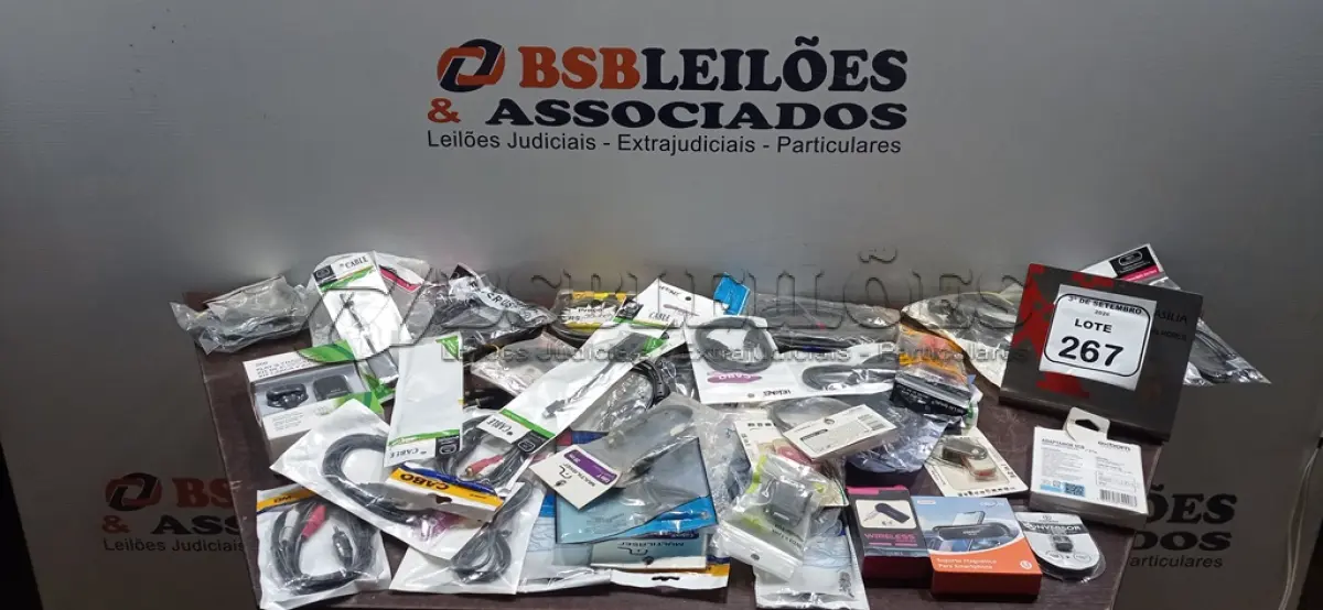 LOTE 267 - 01 LOTE COM VÁRIOS CABOS DE MODELOS DIVERSOS. (NO ESTADO) ATENÇÃO! FAZER A VISITAÇÃO ANTES DE ARREMATAR, NÃO SABEMOS SE FUNCIONA, LEILÃO NÃO TEM GARANTIA E NEM DEVOLUÇÃO, SUJEITO A POSSÍVEIS AVARIAS VISÍVEIS/OCULTAS E/OU AUSÊNCIA DE COMPONENTES.