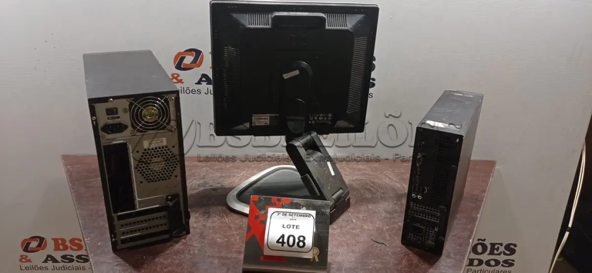 LOTE 408 - 02 CPUS E 01 MONITOR MARCA HP. (NO ESTADO) ATENÇÃO! FAZER A VISITAÇÃO ANTES DE ARREMATAR, NÃO SABEMOS SE FUNCIONA, LEILÃO NÃO TEM GARANTIA E NEM DEVOLUÇÃO, SUJEITO A POSSÍVEIS AVARIAS VISÍVEIS/OCULTAS E/OU AUSÊNCIA DE COMPONENTES.