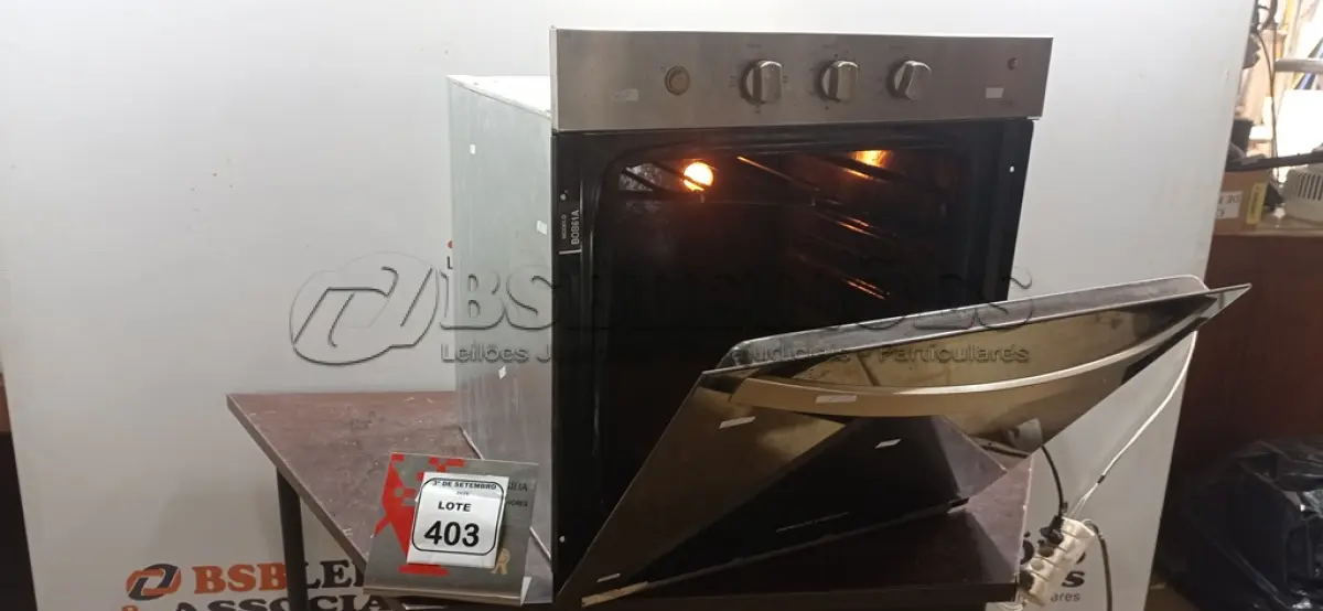 LOTE 403 - 01 FORNO DE EMBUTIR MARCA BRASTEMP. (NO ESTADO) ATENÇÃO! FAZER A VISITAÇÃO ANTES DE ARREMATAR, NÃO SABEMOS SE FUNCIONA, LEILÃO NÃO TEM GARANTIA E NEM DEVOLUÇÃO, SUJEITO A POSSÍVEIS AVARIAS VISÍVEIS/OCULTAS E/OU AUSÊNCIA DE COMPONENTES.