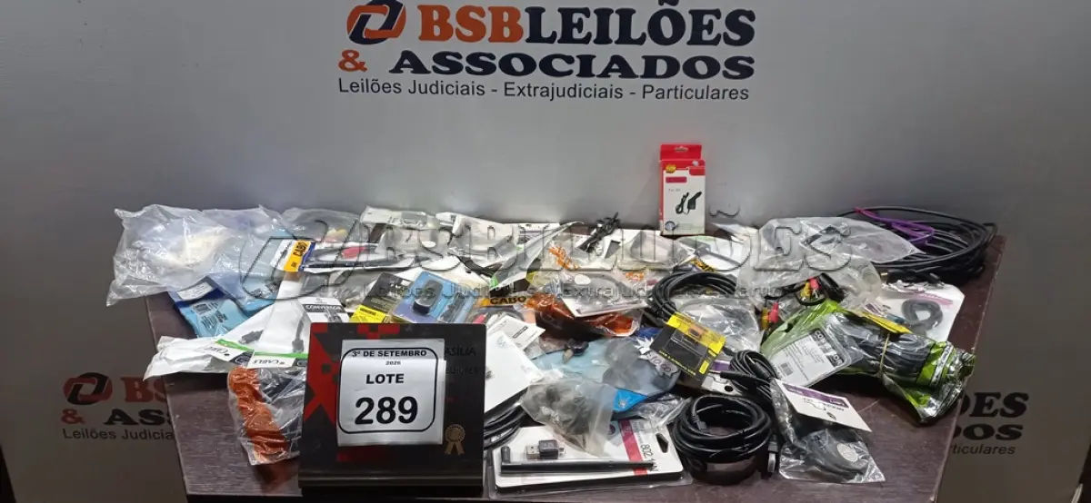 LOTE 289 - 01 LOTE COM VÁRIOS CABOS DE MODELOS DIVERSOS. (NO ESTADO) ATENÇÃO! FAZER A VISITAÇÃO ANTES DE ARREMATAR, NÃO SABEMOS SE FUNCIONA, LEILÃO NÃO TEM GARANTIA E NEM DEVOLUÇÃO, SUJEITO A POSSÍVEIS AVARIAS VISÍVEIS/OCULTAS E/OU AUSÊNCIA DE COMPONENTES.