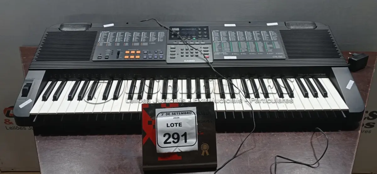 LOTE 291 - 01 TECLADO MUSICAL MODELO CTK-750 MARCA CASIO. (NO ESTADO) ATENÇÃO! FAZER A VISITAÇÃO ANTES DE ARREMATAR, NÃO SABEMOS SE FUNCIONA, LEILÃO NÃO TEM GARANTIA E NEM DEVOLUÇÃO, SUJEITO A POSSÍVEIS AVARIAS VISÍVEIS/OCULTAS E/OU AUSÊNCIA DE COMPONENTES.