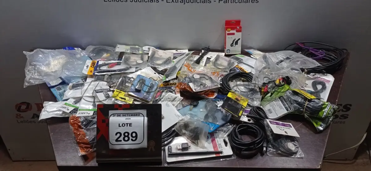 LOTE 289 - 01 LOTE COM VÁRIOS CABOS DE MODELOS DIVERSOS. (NO ESTADO) ATENÇÃO! FAZER A VISITAÇÃO ANTES DE ARREMATAR, NÃO SABEMOS SE FUNCIONA, LEILÃO NÃO TEM GARANTIA E NEM DEVOLUÇÃO, SUJEITO A POSSÍVEIS AVARIAS VISÍVEIS/OCULTAS E/OU AUSÊNCIA DE COMPONENTES.