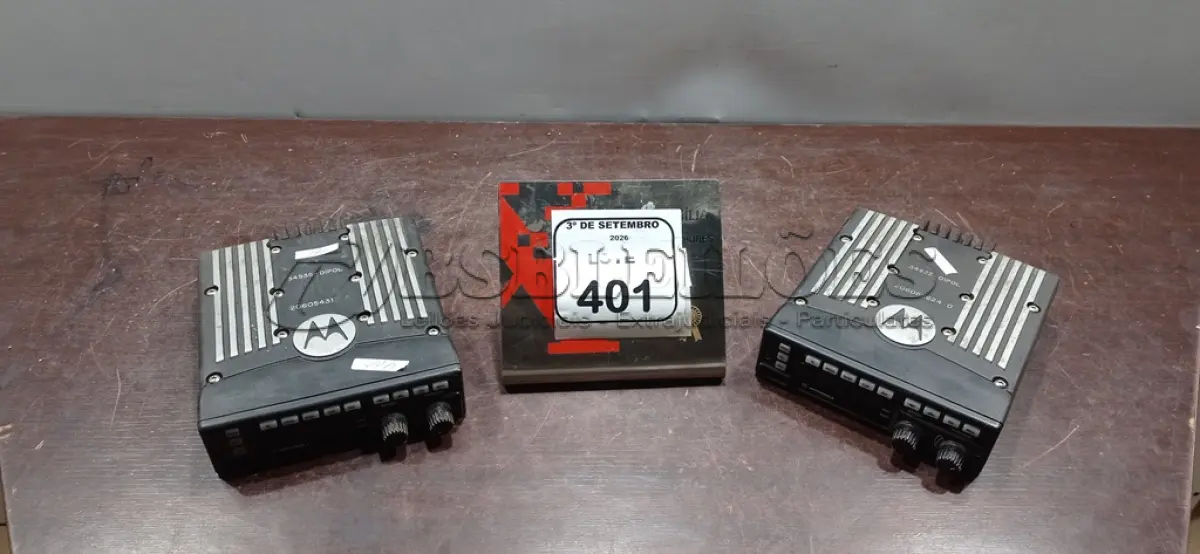 LOTE 401 - 02 RÁDIOS TRANSCEPTORES MARCA MOTOROLA. (NO ESTADO) ATENÇÃO! FAZER A VISITAÇÃO ANTES DE ARREMATAR, NÃO SABEMOS SE FUNCIONA, LEILÃO NÃO TEM GARANTIA E NEM DEVOLUÇÃO, SUJEITO A POSSÍVEIS AVARIAS VISÍVEIS/OCULTAS E/OU AUSÊNCIA DE COMPONENTES.