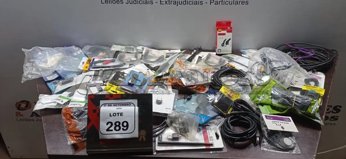 LOTE 289 - 01 LOTE COM VÁRIOS CABOS DE MODELOS DIVERSOS. (NO ESTADO) ATENÇÃO! FAZER A VISITAÇÃO ANTES DE ARREMATAR, NÃO SABEMOS SE FUNCIONA, LEILÃO NÃO TEM GARANTIA E NEM DEVOLUÇÃO, SUJEITO A POSSÍVEIS AVARIAS VISÍVEIS/OCULTAS E/OU AUSÊNCIA DE COMPONENTES.