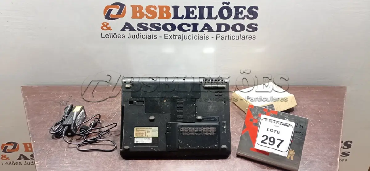 LOTE 297 - 01 NOTEBOOK MARCA HP E 01 FONTE. (NO ESTADO) ATENÇÃO! FAZER A VISITAÇÃO ANTES DE ARREMATAR, NÃO SABEMOS SE FUNCIONA, LEILÃO NÃO TEM GARANTIA E NEM DEVOLUÇÃO, SUJEITO A POSSÍVEIS AVARIAS VISÍVEIS/OCULTAS E/OU AUSÊNCIA DE COMPONENTES.