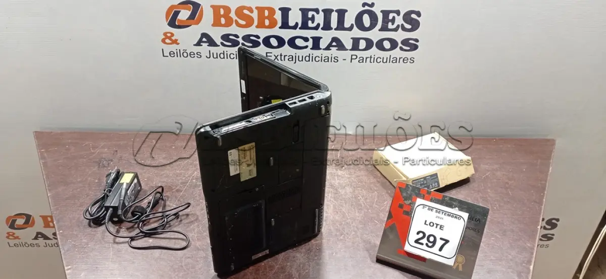 LOTE 297 - 01 NOTEBOOK MARCA HP E 01 FONTE. (NO ESTADO) ATENÇÃO! FAZER A VISITAÇÃO ANTES DE ARREMATAR, NÃO SABEMOS SE FUNCIONA, LEILÃO NÃO TEM GARANTIA E NEM DEVOLUÇÃO, SUJEITO A POSSÍVEIS AVARIAS VISÍVEIS/OCULTAS E/OU AUSÊNCIA DE COMPONENTES.