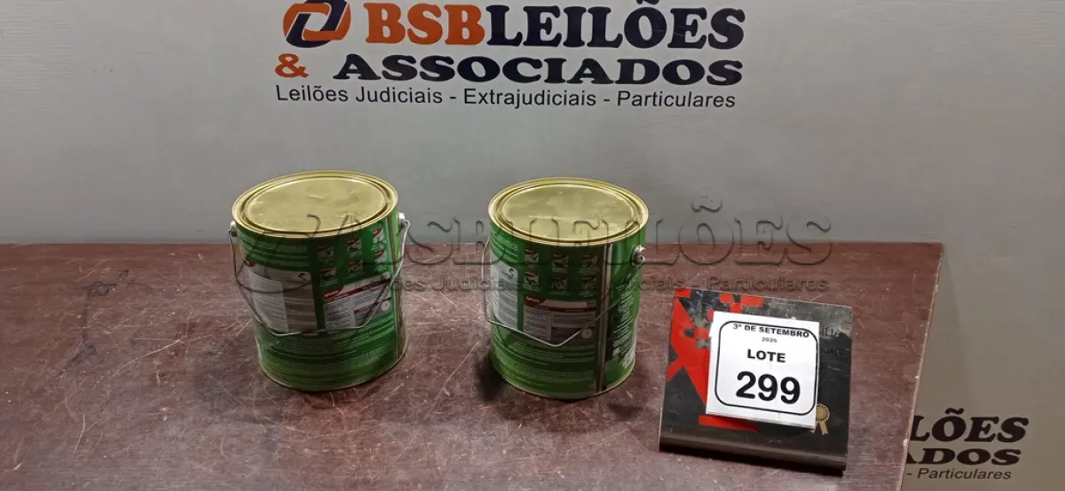 LOTE 299 - 02 LATAS DE TINTA ACRÍLICA DE 3,6L NA COR LUAR DO SERTÃO FOSCO MARCA PROFISSIONAL ACR. (NO ESTADO) ATENÇÃO! FAZER A VISITAÇÃO ANTES DE ARREMATAR, NÃO SABEMOS SE FUNCIONA, LEILÃO NÃO TEM GARANTIA E NEM DEVOLUÇÃO, SUJEITO A POSSÍVEIS AVARIAS VISÍVEIS/OCULTAS E/OU AUSÊNCIA DE COMPONENTES.