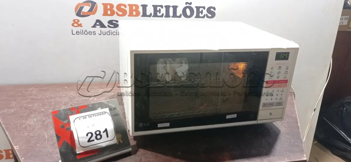 LOTE 281 - 01 MICRO-ONDAS 220V MARCA LG. (NO ESTADO) ATENÇÃO! FAZER A VISITAÇÃO ANTES DE ARREMATAR, NÃO SABEMOS SE FUNCIONA, LEILÃO NÃO TEM GARANTIA E NEM DEVOLUÇÃO, SUJEITO A POSSÍVEIS AVARIAS VISÍVEIS/OCULTAS E/OU AUSÊNCIA DE COMPONENTES.