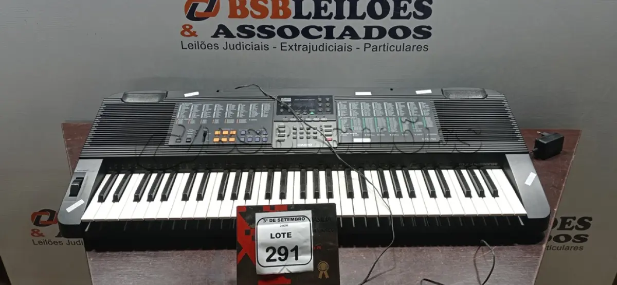 LOTE 291 - 01 TECLADO MUSICAL MODELO CTK-750 MARCA CASIO. (NO ESTADO) ATENÇÃO! FAZER A VISITAÇÃO ANTES DE ARREMATAR, NÃO SABEMOS SE FUNCIONA, LEILÃO NÃO TEM GARANTIA E NEM DEVOLUÇÃO, SUJEITO A POSSÍVEIS AVARIAS VISÍVEIS/OCULTAS E/OU AUSÊNCIA DE COMPONENTES.