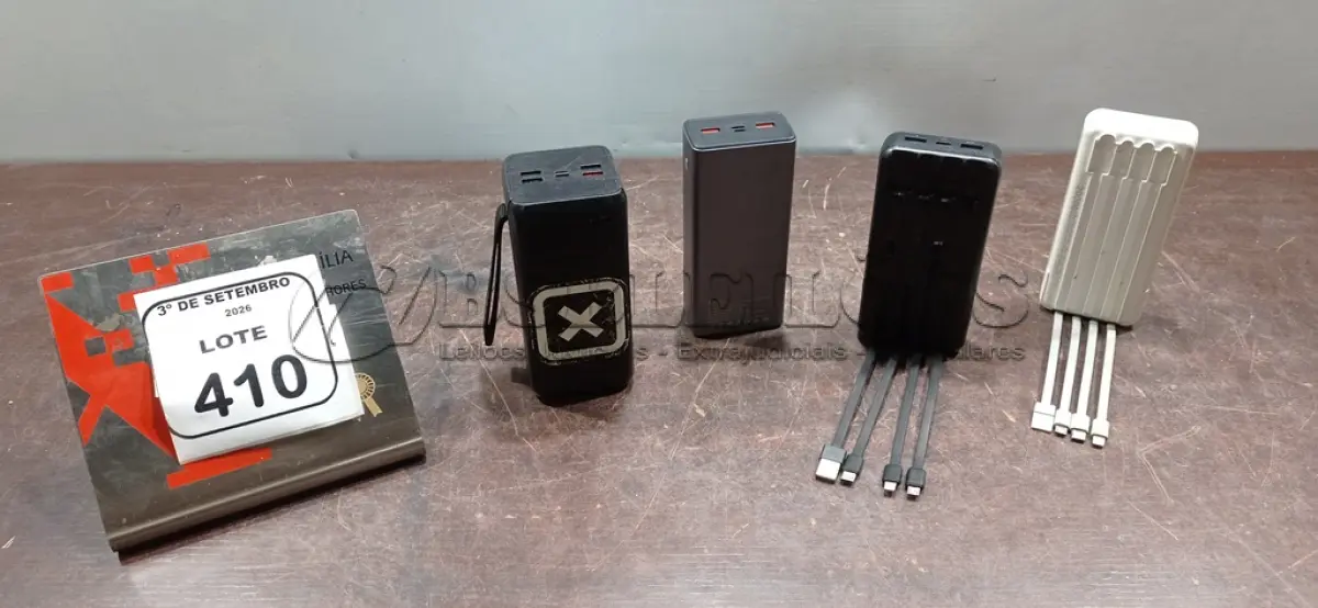 LOTE 410 - 04 POWER BANKS DE MARCAS E MODELOS DIVERSOS. (NO ESTADO) ATENÇÃO! FAZER A VISITAÇÃO ANTES DE ARREMATAR, NÃO SABEMOS SE FUNCIONA, LEILÃO NÃO TEM GARANTIA E NEM DEVOLUÇÃO, SUJEITO A POSSÍVEIS AVARIAS VISÍVEIS/OCULTAS E/OU AUSÊNCIA DE COMPONENTES.