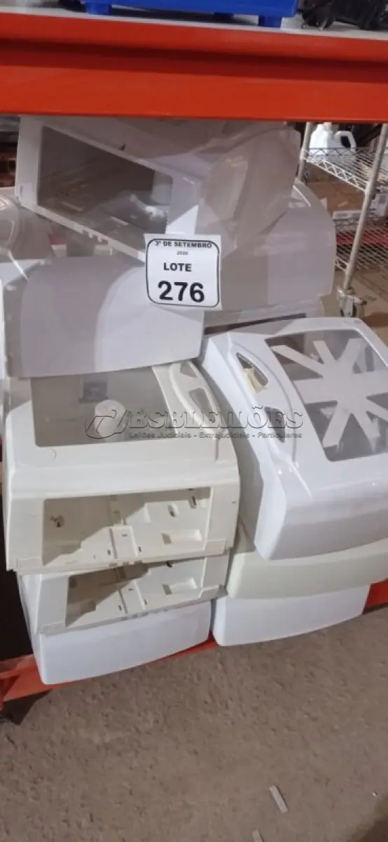 LOTE 276 - 15 DISPENSES DE PAPEL. (NO ESTADO) ATENÇÃO! FAZER A VISITAÇÃO ANTES DE ARREMATAR, NÃO SABEMOS SE FUNCIONA, LEILÃO NÃO TEM GARANTIA E NEM DEVOLUÇÃO, SUJEITO A POSSÍVEIS AVARIAS VISÍVEIS/OCULTAS E/OU AUSÊNCIA DE COMPONENTES.
