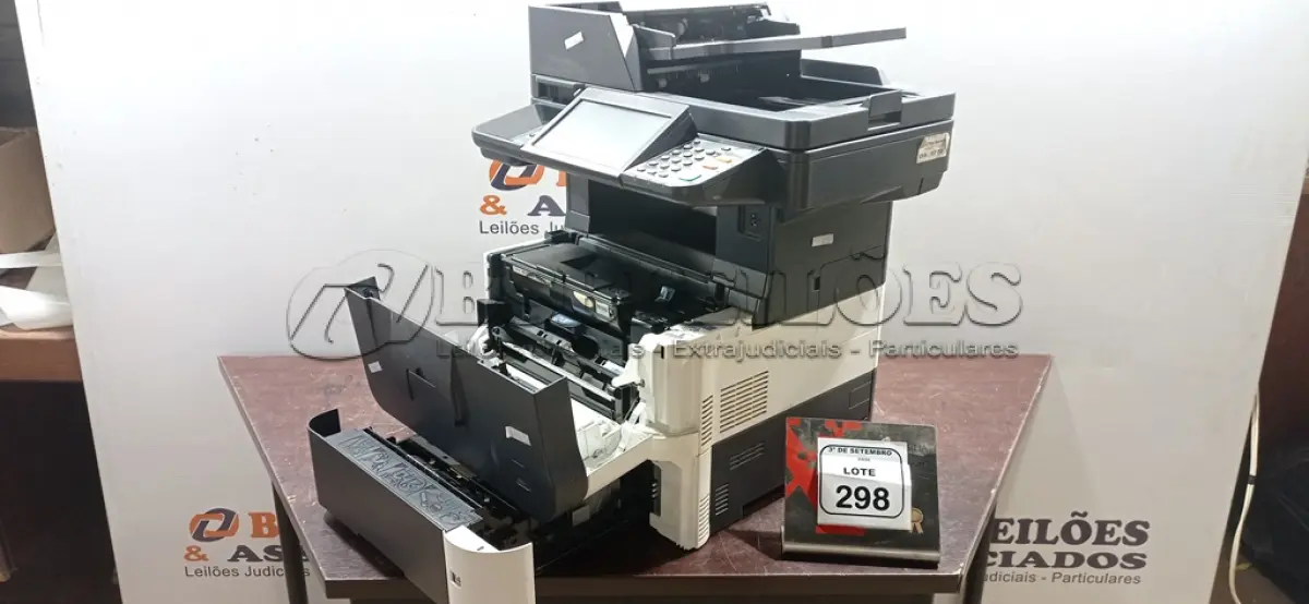 LOTE 298 - 01 IMPRESSORA MULTIFUNCIONAL MODELO M3040IDN MARCA KYOCERA. (NO ESTADO) ATENÇÃO! FAZER A VISITAÇÃO ANTES DE ARREMATAR, NÃO SABEMOS SE FUNCIONA, LEILÃO NÃO TEM GARANTIA E NEM DEVOLUÇÃO, SUJEITO A POSSÍVEIS AVARIAS VISÍVEIS/OCULTAS E/OU AUSÊNCIA DE COMPONENTES.