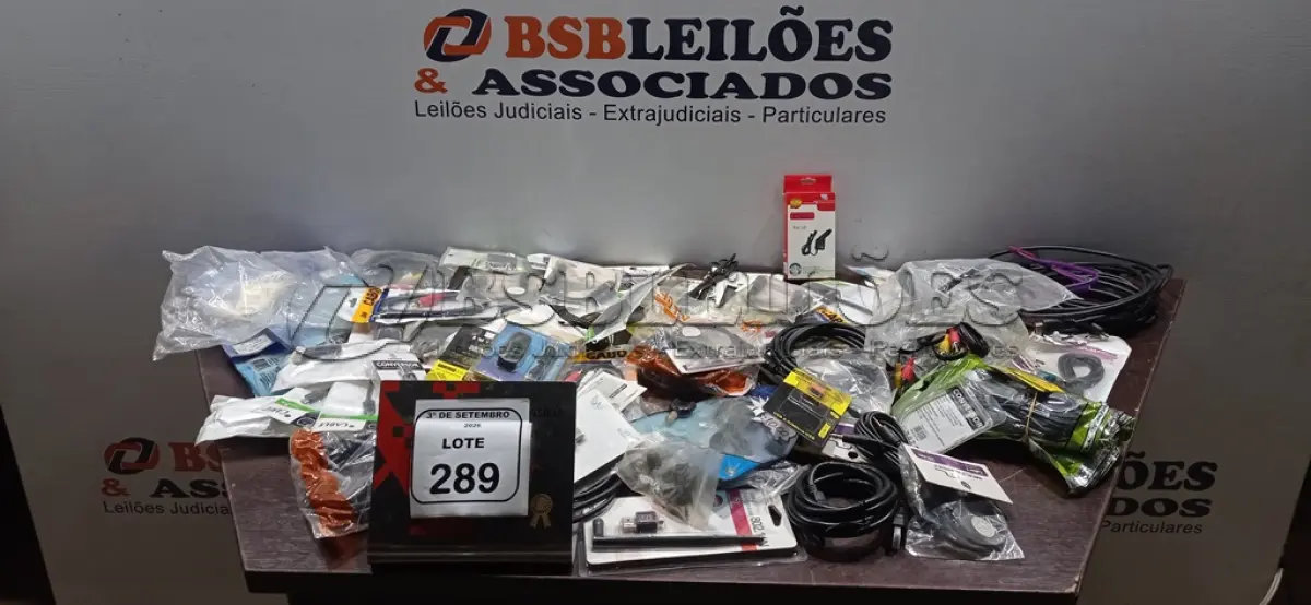 LOTE 289 - 01 LOTE COM VÁRIOS CABOS DE MODELOS DIVERSOS. (NO ESTADO) ATENÇÃO! FAZER A VISITAÇÃO ANTES DE ARREMATAR, NÃO SABEMOS SE FUNCIONA, LEILÃO NÃO TEM GARANTIA E NEM DEVOLUÇÃO, SUJEITO A POSSÍVEIS AVARIAS VISÍVEIS/OCULTAS E/OU AUSÊNCIA DE COMPONENTES.
