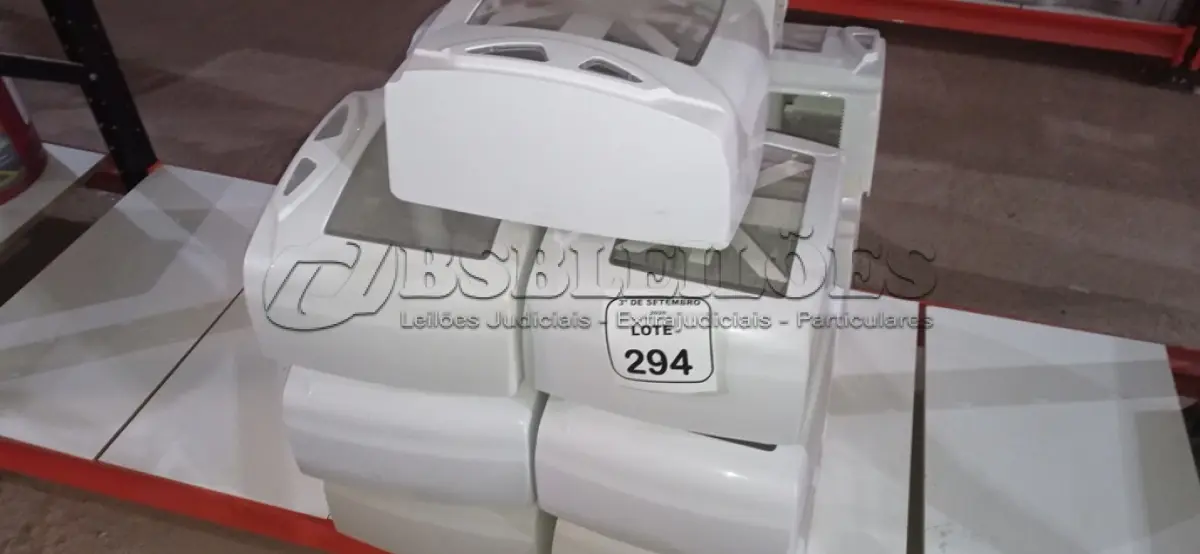 LOTE 294 - 12 DISPENSES DE PAPEL. (NO ESTADO) ATENÇÃO! FAZER A VISITAÇÃO ANTES DE ARREMATAR, NÃO SABEMOS SE FUNCIONA, LEILÃO NÃO TEM GARANTIA E NEM DEVOLUÇÃO, SUJEITO A POSSÍVEIS AVARIAS VISÍVEIS/OCULTAS E/OU AUSÊNCIA DE COMPONENTES.
