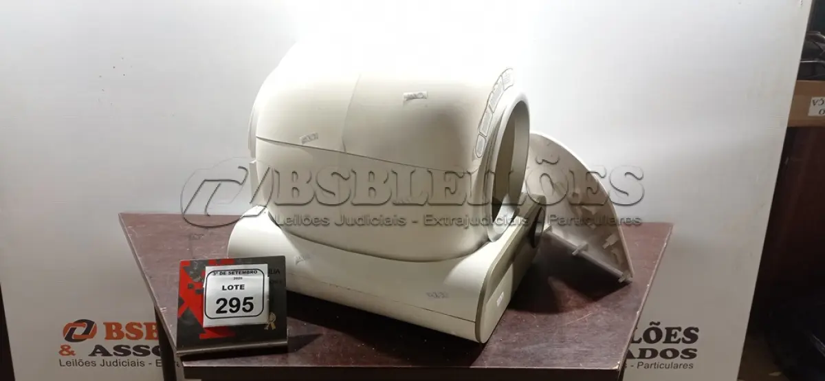 LOTE 295 - 01 CAIXA DE AREIA AUTOMÁTICA E AUTO LIMPANTE PARA GATOS. (NO ESTADO) ATENÇÃO! FAZER A VISITAÇÃO ANTES DE ARREMATAR, NÃO SABEMOS SE FUNCIONA, LEILÃO NÃO TEM GARANTIA E NEM DEVOLUÇÃO, SUJEITO A POSSÍVEIS AVARIAS VISÍVEIS/OCULTAS E/OU AUSÊNCIA DE COMPONENTES.