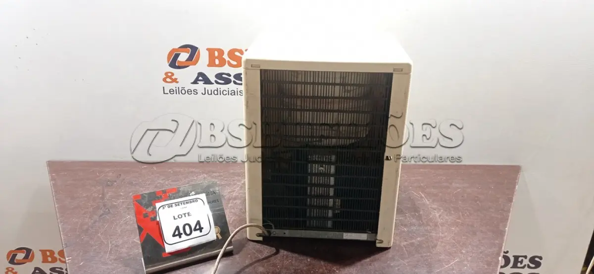 LOTE 404 - 01 BEBEDOURO PARA GARRAFÃO MARCA IBBL. (NO ESTADO) ATENÇÃO! FAZER A VISITAÇÃO ANTES DE ARREMATAR, NÃO SABEMOS SE FUNCIONA, LEILÃO NÃO TEM GARANTIA E NEM DEVOLUÇÃO, SUJEITO A POSSÍVEIS AVARIAS VISÍVEIS/OCULTAS E/OU AUSÊNCIA DE COMPONENTES.