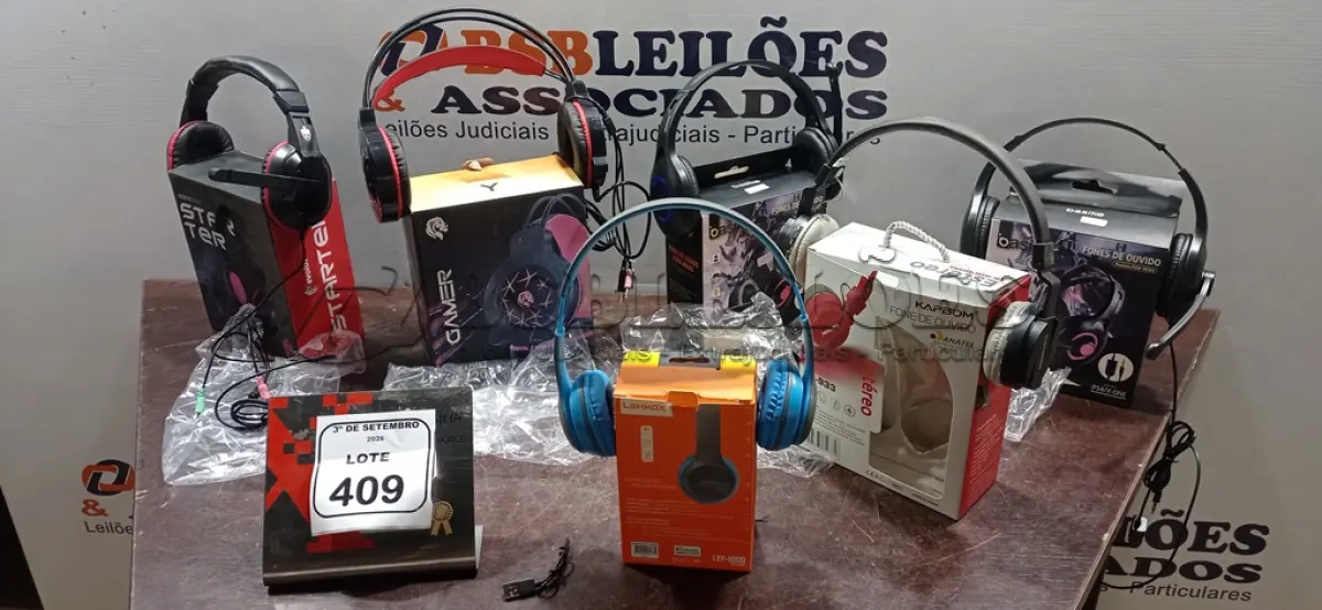 LOTE 409 - 06 HEADPHONES GAMERS DE MARCA E MODELOS DIVERSOS. (NO ESTADO) ATENÇÃO! FAZER A VISITAÇÃO ANTES DE ARREMATAR, NÃO SABEMOS SE FUNCIONA, LEILÃO NÃO TEM GARANTIA E NEM DEVOLUÇÃO, SUJEITO A POSSÍVEIS AVARIAS VISÍVEIS/OCULTAS E/OU AUSÊNCIA DE COMPONENTES.