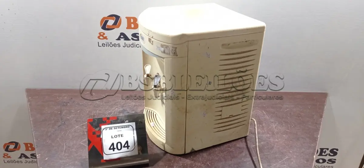 LOTE 404 - 01 BEBEDOURO PARA GARRAFÃO MARCA IBBL. (NO ESTADO) ATENÇÃO! FAZER A VISITAÇÃO ANTES DE ARREMATAR, NÃO SABEMOS SE FUNCIONA, LEILÃO NÃO TEM GARANTIA E NEM DEVOLUÇÃO, SUJEITO A POSSÍVEIS AVARIAS VISÍVEIS/OCULTAS E/OU AUSÊNCIA DE COMPONENTES.