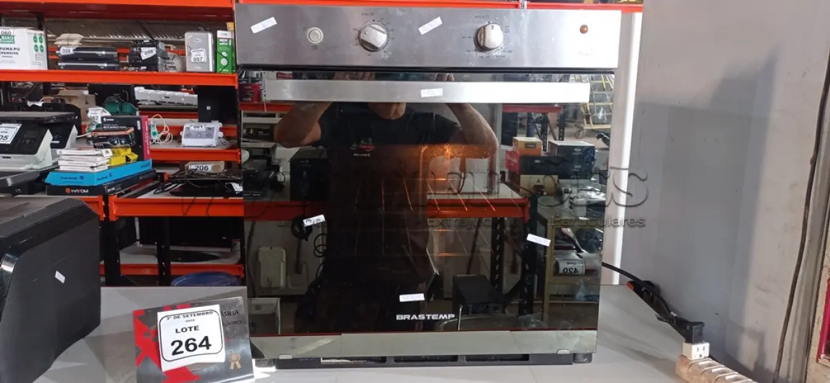 LOTE 264 - 01 FORNO DE EMBUTIR MARCA BRASTEMP. (NO ESTADO) ATENÇÃO! FAZER A VISITAÇÃO ANTES DE ARREMATAR, NÃO SABEMOS SE FUNCIONA, LEILÃO NÃO TEM GARANTIA E NEM DEVOLUÇÃO, SUJEITO A POSSÍVEIS AVARIAS VISÍVEIS/OCULTAS E/OU AUSÊNCIA DE COMPONENTES.