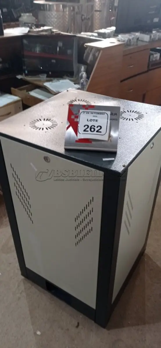 LOTE 262 - 01 RACK COMPLETO. (NO ESTADO) ATENÇÃO! FAZER A VISITAÇÃO ANTES DE ARREMATAR, NÃO SABEMOS SE FUNCIONA, LEILÃO NÃO TEM GARANTIA E NEM DEVOLUÇÃO, SUJEITO A POSSÍVEIS AVARIAS VISÍVEIS/OCULTAS E/OU AUSÊNCIA DE COMPONENTES.
