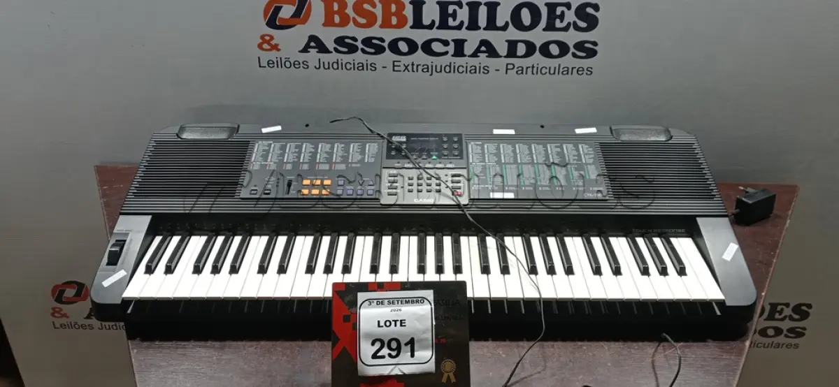 LOTE 291 - 01 TECLADO MUSICAL MODELO CTK-750 MARCA CASIO. (NO ESTADO) ATENÇÃO! FAZER A VISITAÇÃO ANTES DE ARREMATAR, NÃO SABEMOS SE FUNCIONA, LEILÃO NÃO TEM GARANTIA E NEM DEVOLUÇÃO, SUJEITO A POSSÍVEIS AVARIAS VISÍVEIS/OCULTAS E/OU AUSÊNCIA DE COMPONENTES.