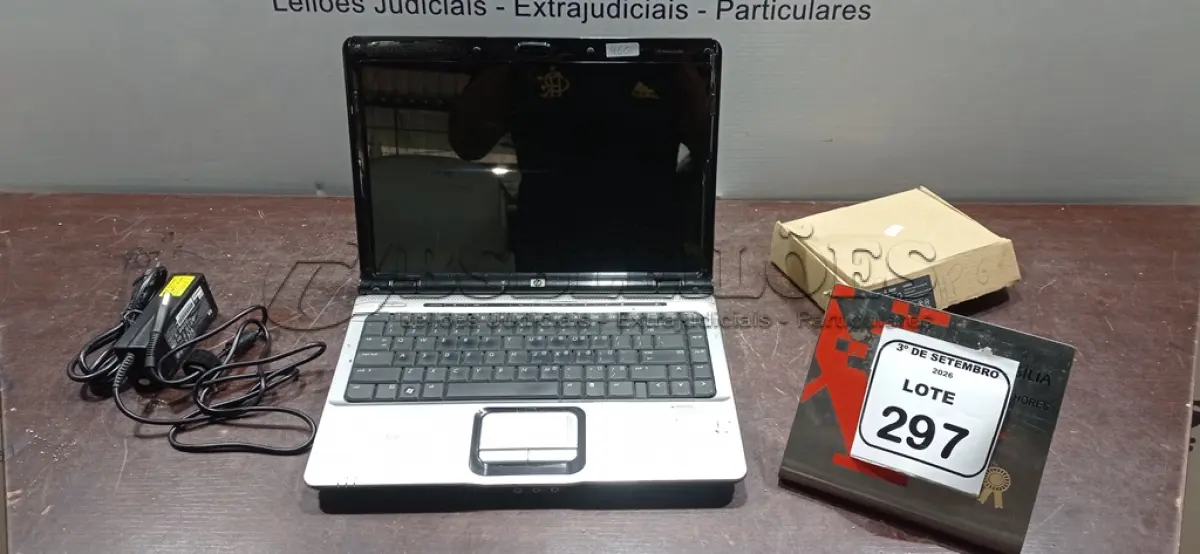 LOTE 297 - 01 NOTEBOOK MARCA HP E 01 FONTE. (NO ESTADO) ATENÇÃO! FAZER A VISITAÇÃO ANTES DE ARREMATAR, NÃO SABEMOS SE FUNCIONA, LEILÃO NÃO TEM GARANTIA E NEM DEVOLUÇÃO, SUJEITO A POSSÍVEIS AVARIAS VISÍVEIS/OCULTAS E/OU AUSÊNCIA DE COMPONENTES.