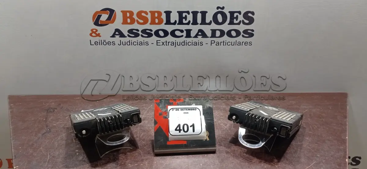 LOTE 401 - 02 RÁDIOS TRANSCEPTORES MARCA MOTOROLA. (NO ESTADO) ATENÇÃO! FAZER A VISITAÇÃO ANTES DE ARREMATAR, NÃO SABEMOS SE FUNCIONA, LEILÃO NÃO TEM GARANTIA E NEM DEVOLUÇÃO, SUJEITO A POSSÍVEIS AVARIAS VISÍVEIS/OCULTAS E/OU AUSÊNCIA DE COMPONENTES.