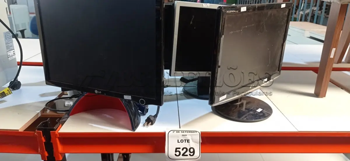 LOTE 529 - 06 MONITORES DE MARCAS E MODELOS DIVERSOS. (NO ESTADO) ATENÇÃO! FAZER A VISITAÇÃO ANTES DE ARREMATAR, NÃO SABEMOS SE FUNCIONA, LEILÃO NÃO TEM GARANTIA E NEM DEVOLUÇÃO, SUJEITO A POSSÍVEIS AVARIAS VISÍVEIS/OCULTAS E/OU AUSÊNCIA DE COMPONENTES.