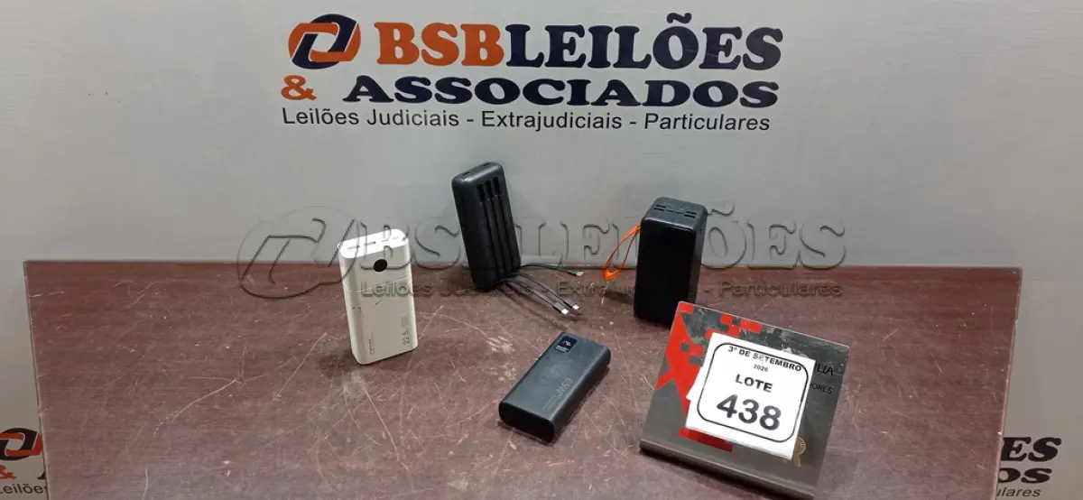 LOTE 438 - 04 POWER BANKS DE MARCAS E MODELOS DIVERSOS. (NO ESTADO) ATENÇÃO! FAZER A VISITAÇÃO ANTES DE ARREMATAR, NÃO SABEMOS SE FUNCIONA, LEILÃO NÃO TEM GARANTIA E NEM DEVOLUÇÃO, SUJEITO A POSSÍVEIS AVARIAS VISÍVEIS/OCULTAS E/OU AUSÊNCIA DE COMPONENTES.