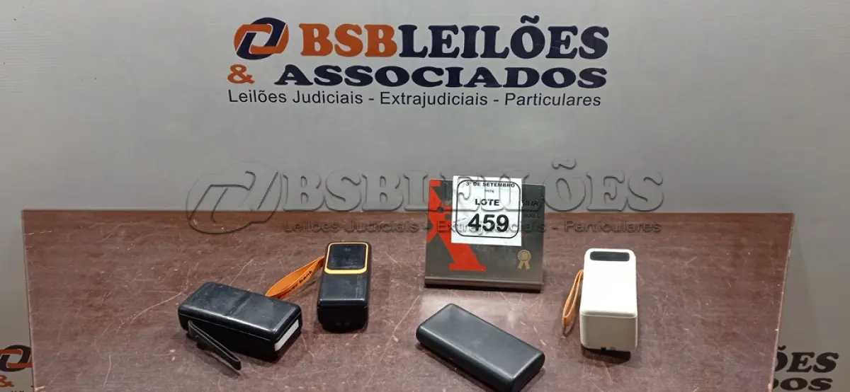 LOTE 459 - 04 POWER BANKS DE MARCAS E MODELOS DIVERSOS. (NO ESTADO) ATENÇÃO! FAZER A VISITAÇÃO ANTES DE ARREMATAR, NÃO SABEMOS SE FUNCIONA, LEILÃO NÃO TEM GARANTIA E NEM DEVOLUÇÃO, SUJEITO A POSSÍVEIS AVARIAS VISÍVEIS/OCULTAS E/OU AUSÊNCIA DE COMPONENTES.