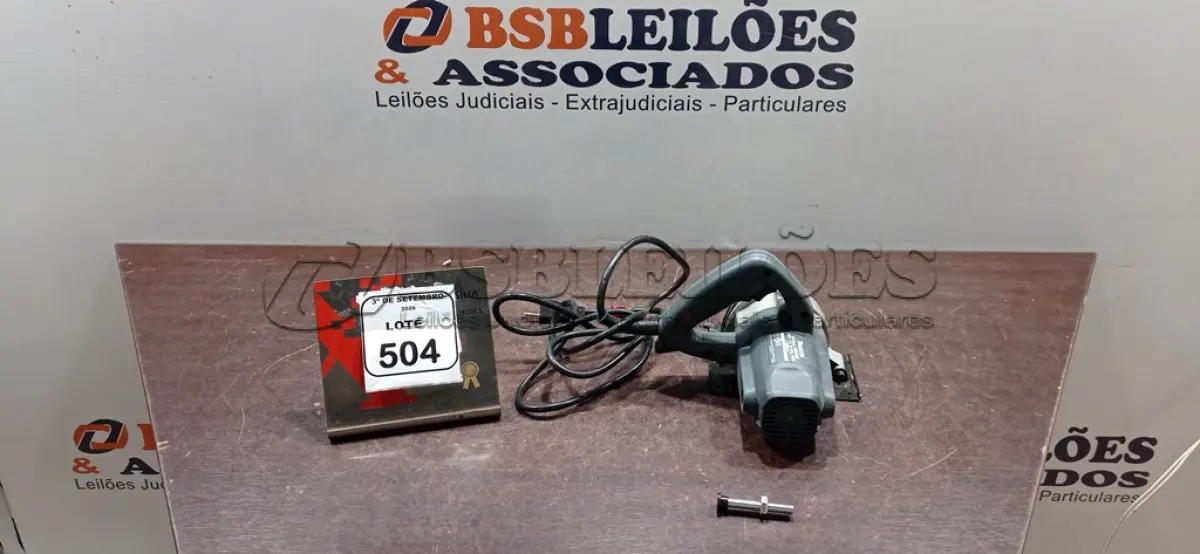 LOTE 504 - 01 SERRA MÁRMORE 220V MARCA MAKITA. (NO ESTADO) ATENÇÃO! FAZER A VISITAÇÃO ANTES DE ARREMATAR, NÃO SABEMOS SE FUNCIONA, LEILÃO NÃO TEM GARANTIA E NEM DEVOLUÇÃO, SUJEITO A POSSÍVEIS AVARIAS VISÍVEIS/OCULTAS E/OU AUSÊNCIA DE COMPONENTES.