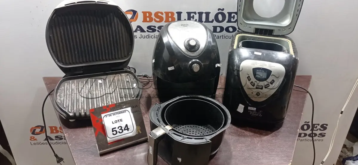 LOTE 534 - 01 AIR FRYER, 01 PANIFICADORA E 01 GRILL. (NO ESTADO) ATENÇÃO! FAZER A VISITAÇÃO ANTES DE ARREMATAR, NÃO SABEMOS SE FUNCIONA, LEILÃO NÃO TEM GARANTIA E NEM DEVOLUÇÃO, SUJEITO A POSSÍVEIS AVARIAS VISÍVEIS/OCULTAS E/OU AUSÊNCIA DE COMPONENTES.