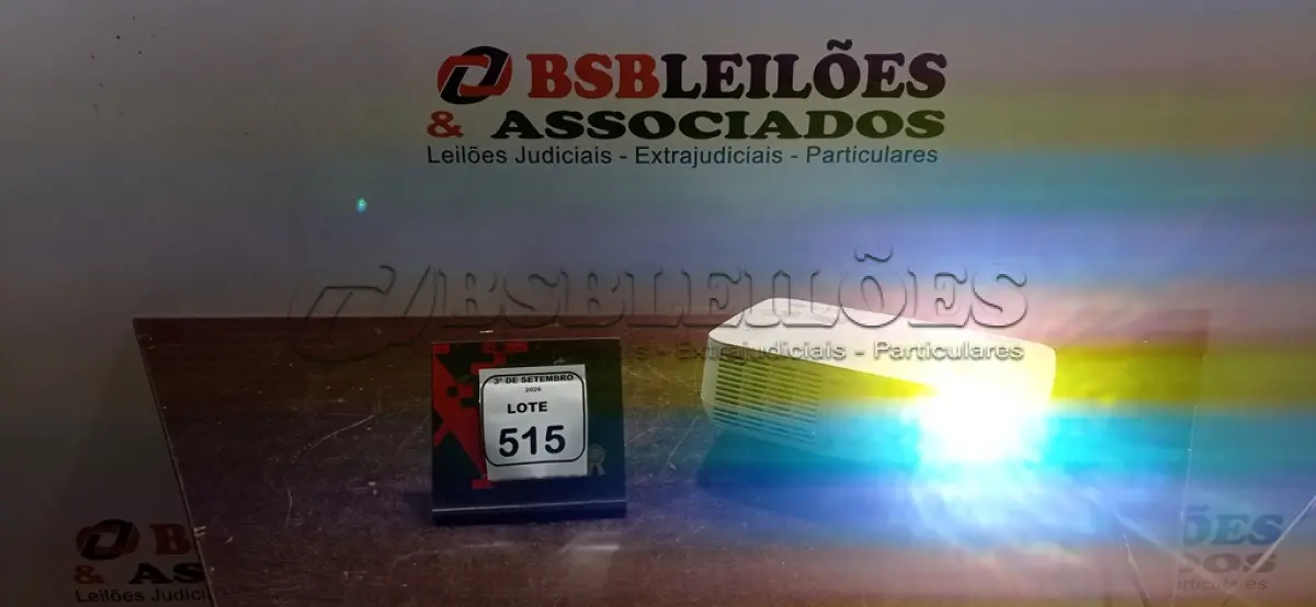 LOTE 515 - 01 PROJETOR MARCA NEC SEM CABOS. (NO ESTADO) ATENÇÃO! FAZER A VISITAÇÃO ANTES DE ARREMATAR, NÃO SABEMOS SE FUNCIONA, LEILÃO NÃO TEM GARANTIA E NEM DEVOLUÇÃO, SUJEITO A POSSÍVEIS AVARIAS VISÍVEIS/OCULTAS E/OU AUSÊNCIA DE COMPONENTES.