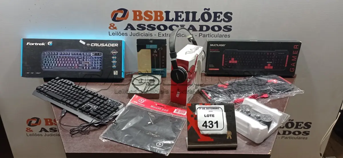 LOTE 431 - 02 TECLADOS PARA PC, 01 MOUSE PAD, 01 HEADPHONE, 01 FONE SEM FIO E 01 CONTROLE DE PS SEM CABO. (NO ESTADO) ATENÇÃO! FAZER A VISITAÇÃO ANTES DE ARREMATAR, NÃO SABEMOS SE FUNCIONA, LEILÃO NÃO TEM GARANTIA E NEM DEVOLUÇÃO, SUJEITO A POSSÍVEIS AVARIAS VISÍVEIS/OCULTAS E/OU AUSÊNCIA DE COMPONENTES.