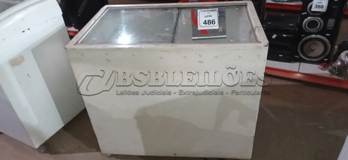 LOTE 486 - 01 FREEZER HORIZONTAL COM 02 PORTAS. (NO ESTADO) ATENÇÃO! FAZER A VISITAÇÃO ANTES DE ARREMATAR, NÃO SABEMOS SE FUNCIONA, LEILÃO NÃO TEM GARANTIA E NEM DEVOLUÇÃO, SUJEITO A POSSÍVEIS AVARIAS VISÍVEIS/OCULTAS E/OU AUSÊNCIA DE COMPONENTES.