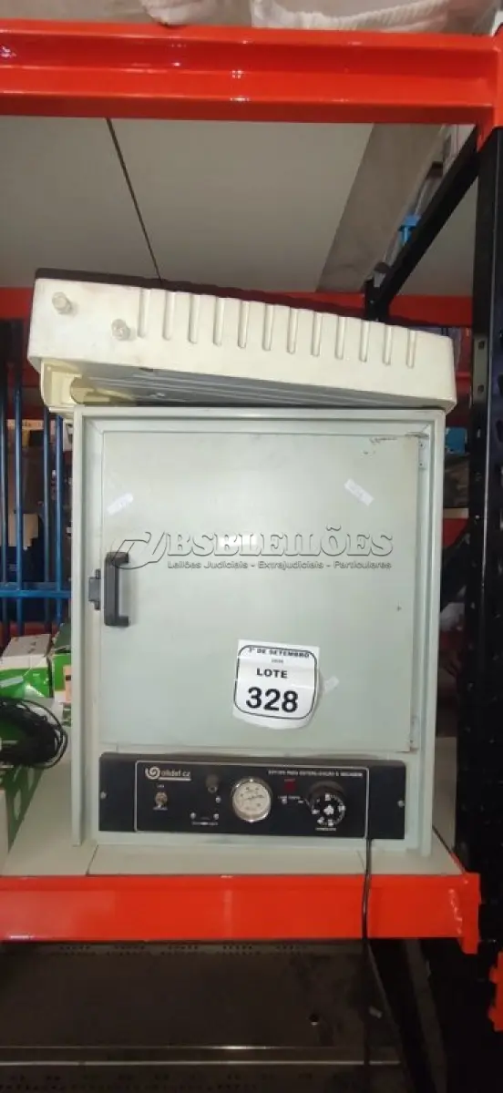 LOTE 328 - 01 SECADOR DE ROUPAS SOLAR E 01 ESTUFA PARA ESTERILIZAÇÃO. (NO ESTADO) ATENÇÃO! FAZER A VISITAÇÃO ANTES DE ARREMATAR, NÃO SABEMOS SE FUNCIONA, LEILÃO NÃO TEM GARANTIA E NEM DEVOLUÇÃO, SUJEITO A POSSÍVEIS AVARIAS VISÍVEIS/OCULTAS E/OU AUSÊNCIA DE COMPONENTES.