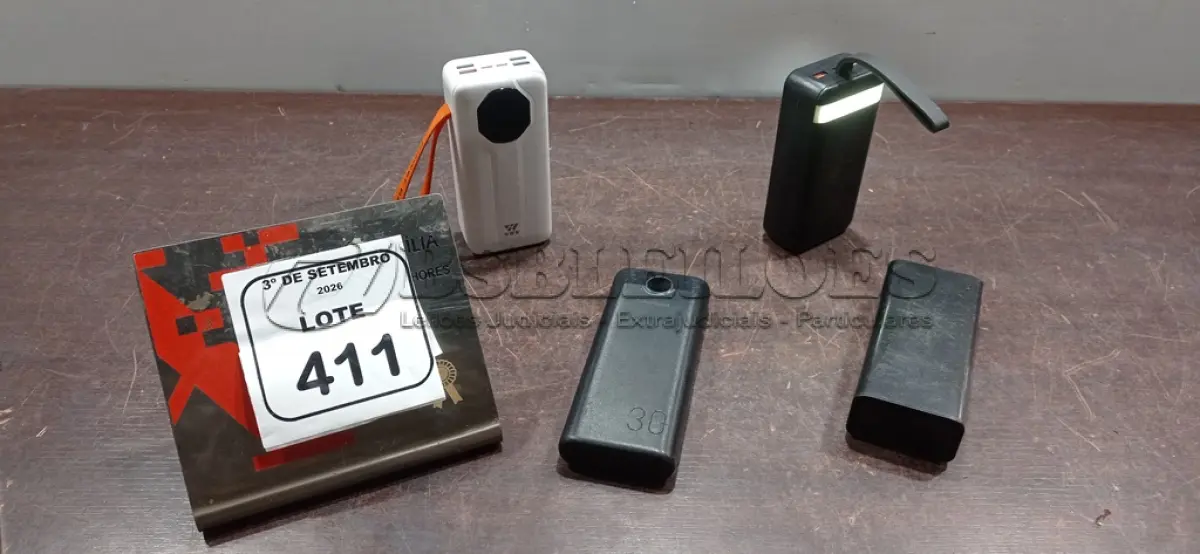 LOTE 411 - 04 POWER BANKS DE MARCAS E MODELOS DIVERSOS. (NO ESTADO) ATENÇÃO! FAZER A VISITAÇÃO ANTES DE ARREMATAR, NÃO SABEMOS SE FUNCIONA, LEILÃO NÃO TEM GARANTIA E NEM DEVOLUÇÃO, SUJEITO A POSSÍVEIS AVARIAS VISÍVEIS/OCULTAS E/OU AUSÊNCIA DE COMPONENTES.