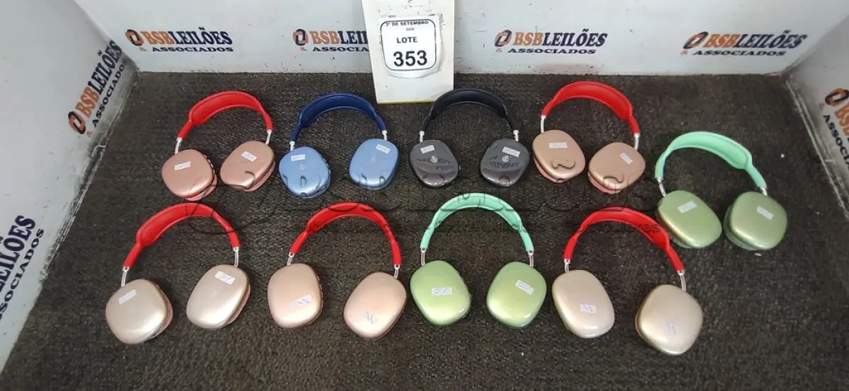 LOTE 353 - 09 HEADPHONES DE CORES DIVERSAS. (NO ESTADO) ATENÇÃO! FAZER A VISITAÇÃO ANTES DE ARREMATAR, NÃO SABEMOS SE FUNCIONA, LEILÃO NÃO TEM GARANTIA E NEM DEVOLUÇÃO, SUJEITO A POSSÍVEIS AVARIAS VISÍVEIS/OCULTAS E/OU AUSÊNCIA DE COMPONENTES.