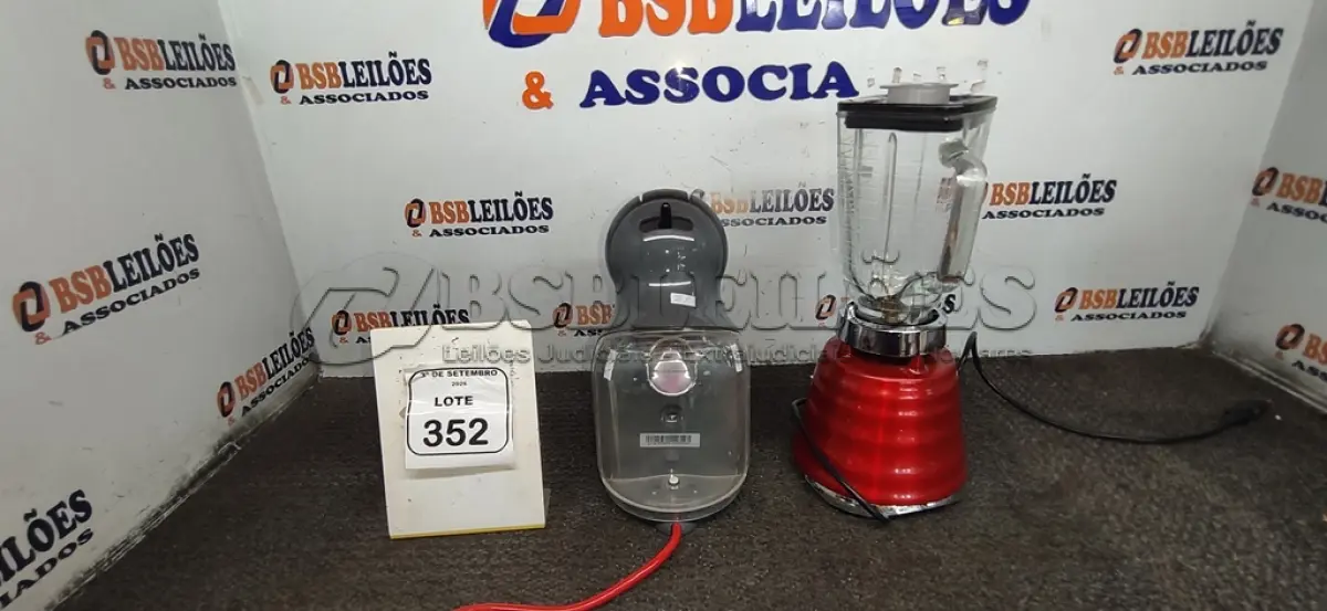 LOTE 352 - 01 CAFETEIRA MARCA ARNO E 01 LIQUIDIFICADOR MARCA OSTER. (NO ESTADO) ATENÇÃO! FAZER A VISITAÇÃO ANTES DE ARREMATAR, NÃO SABEMOS SE FUNCIONA, LEILÃO NÃO TEM GARANTIA E NEM DEVOLUÇÃO, SUJEITO A POSSÍVEIS AVARIAS VISÍVEIS/OCULTAS E/OU AUSÊNCIA DE COMPONENTES.