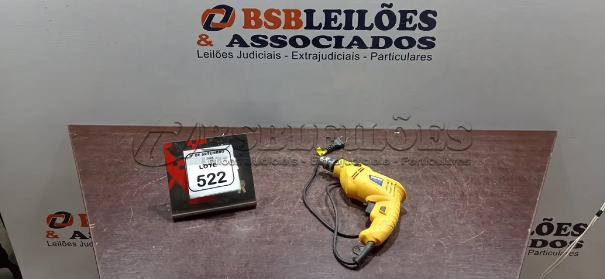 LOTE 522 - 01 FURADEIRA 220V MARCA TRAMONTINA. (NO ESTADO) ATENÇÃO! FAZER A VISITAÇÃO ANTES DE ARREMATAR, NÃO SABEMOS SE FUNCIONA, LEILÃO NÃO TEM GARANTIA E NEM DEVOLUÇÃO, SUJEITO A POSSÍVEIS AVARIAS VISÍVEIS/OCULTAS E/OU AUSÊNCIA DE COMPONENTES.