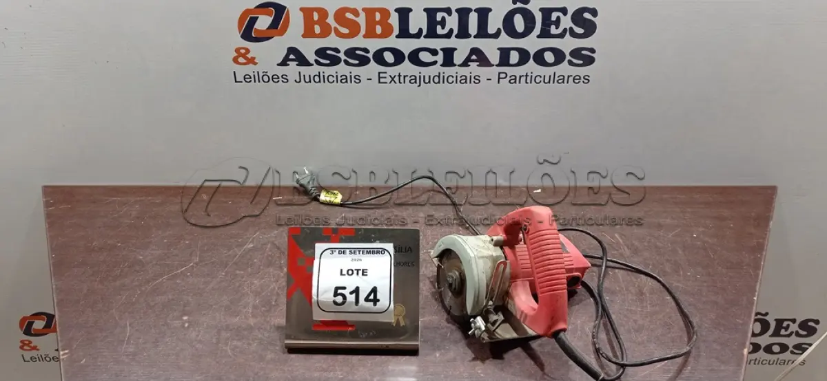 LOTE 514 - 01 SERRA MÁRMORE 220V MARCA SCHULZ. (NO ESTADO) ATENÇÃO! FAZER A VISITAÇÃO ANTES DE ARREMATAR, NÃO SABEMOS SE FUNCIONA, LEILÃO NÃO TEM GARANTIA E NEM DEVOLUÇÃO, SUJEITO A POSSÍVEIS AVARIAS VISÍVEIS/OCULTAS E/OU AUSÊNCIA DE COMPONENTES.