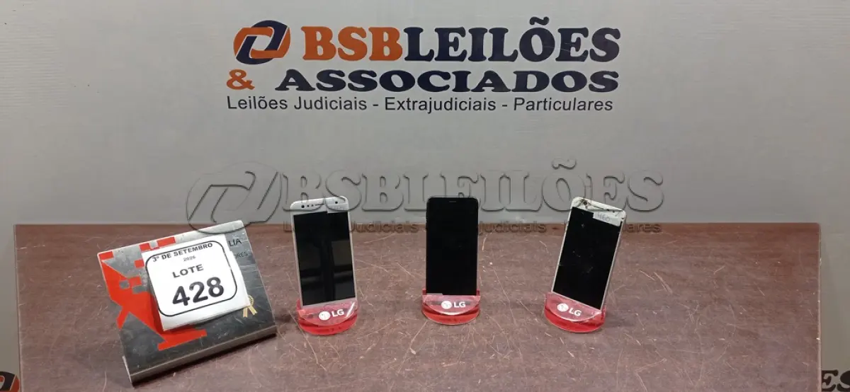 LOTE 428 - 03 CELULARES PARA RETIRADA DE PEÇAS DE MARCAS E MODELOS DIVERSOS. (NO ESTADO) ATENÇÃO! FAZER A VISITAÇÃO ANTES DE ARREMATAR, NÃO SABEMOS SE FUNCIONA, LEILÃO NÃO TEM GARANTIA E NEM DEVOLUÇÃO, SUJEITO A POSSÍVEIS AVARIAS VISÍVEIS/OCULTAS E/OU AUSÊNCIA DE COMPONENTES.